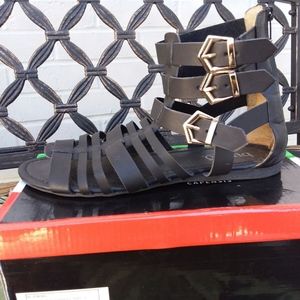 NWOT Bucco Black Gladiator sandal size 10